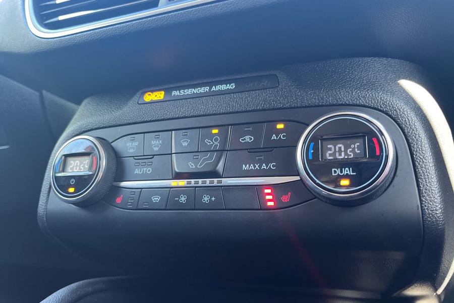 Ford FOCUS Photo autoimg-f5bd9e41aeb975d0ea5c78b3404a28c956dd4215.jpg