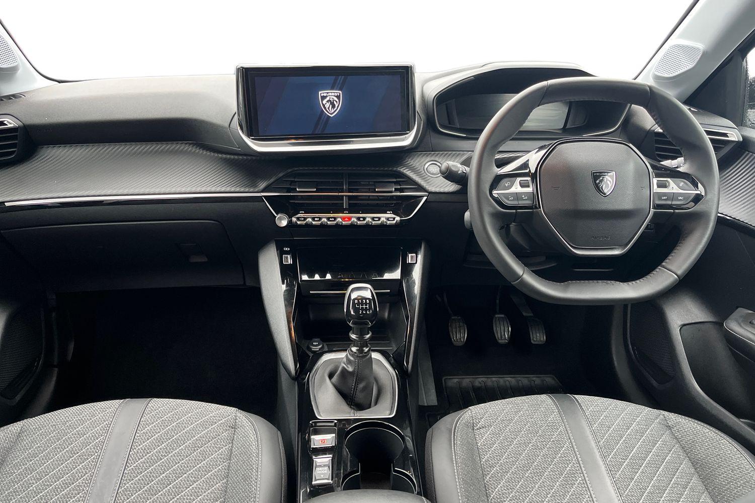 Peugeot 208 Photo 9