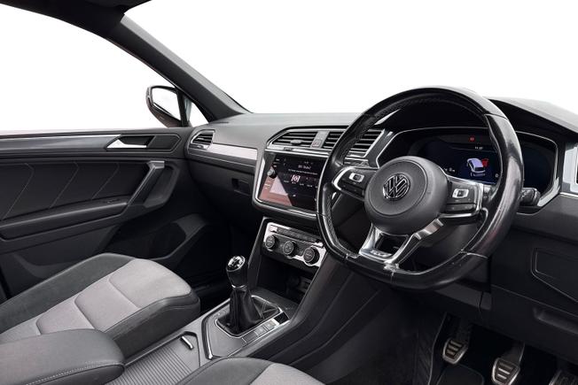 VOLKSWAGEN Tiguan Photo 6
