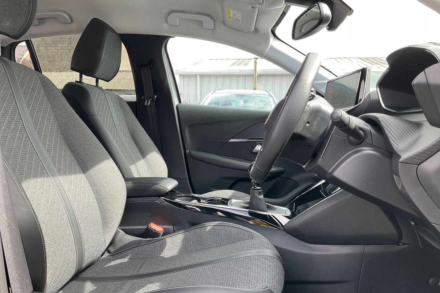 Peugeot 208 Photo 16