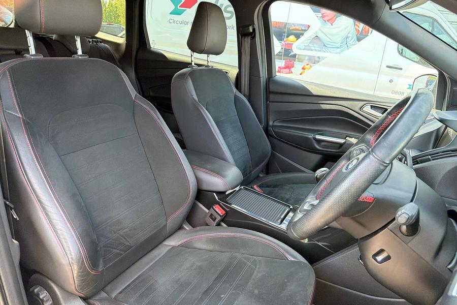 Ford KUGA Photo autoimg-f5c426771b83c1db158a505475dcb21eac86e15f.jpg