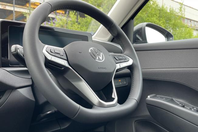 VOLKSWAGEN T-Roc Photo 26