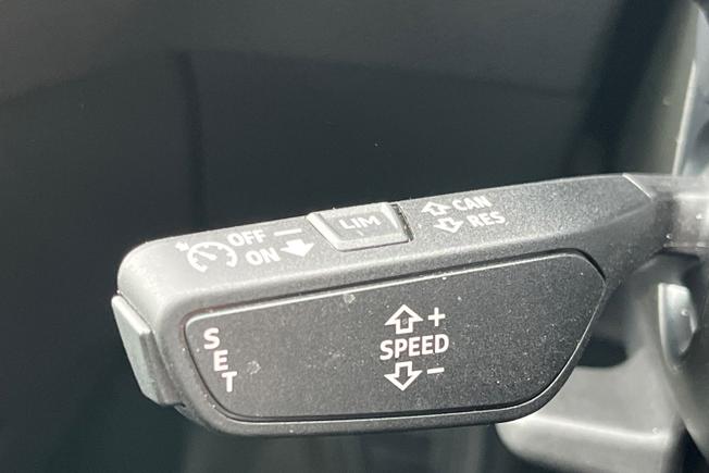 AUDI Q8 E-Tron Photo 26