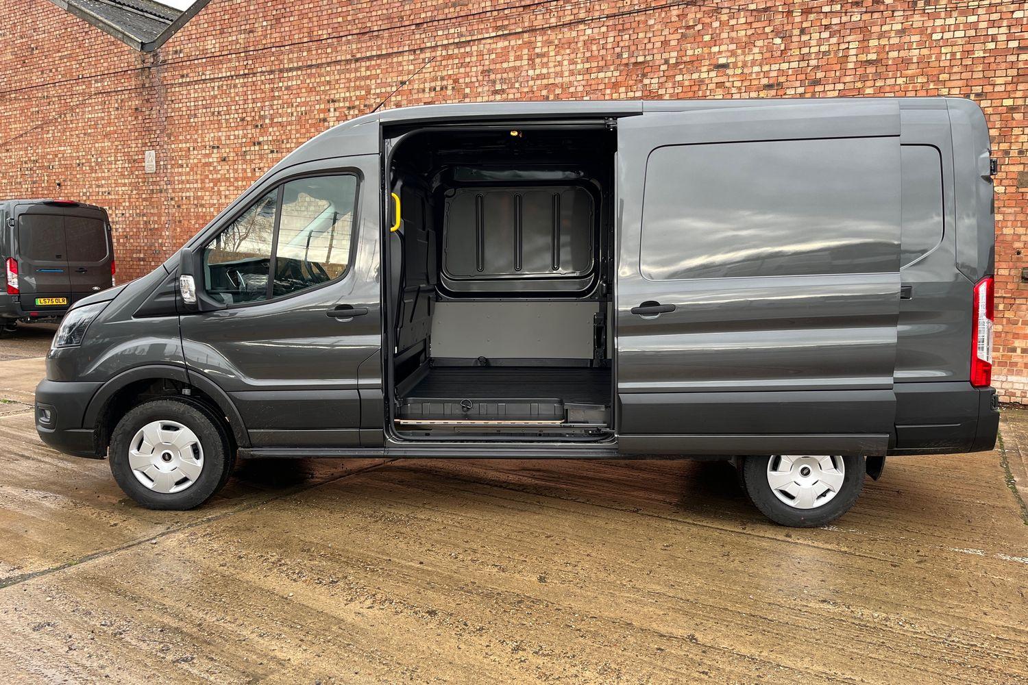 Ford E-TRANSIT Photo 4
