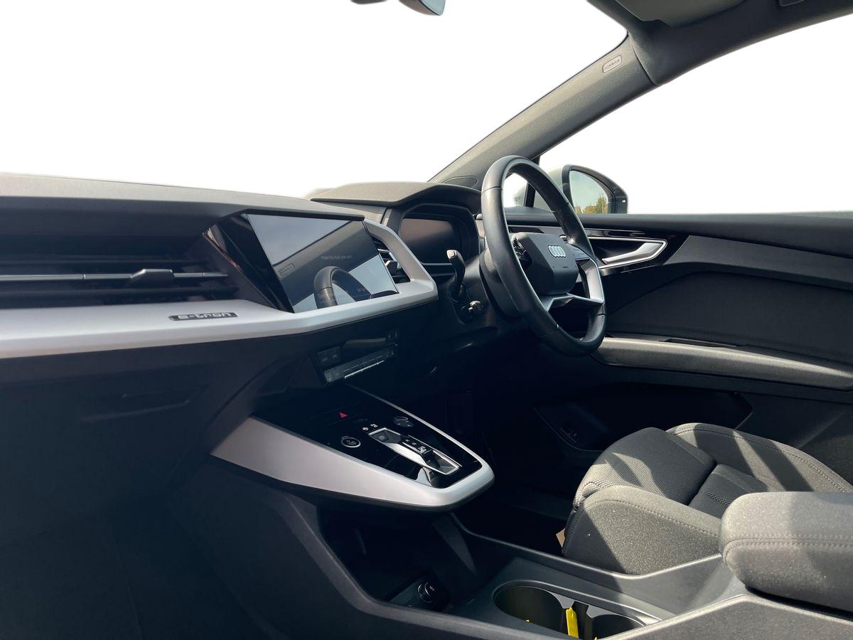 Audi Q4 e-tron Photo 2