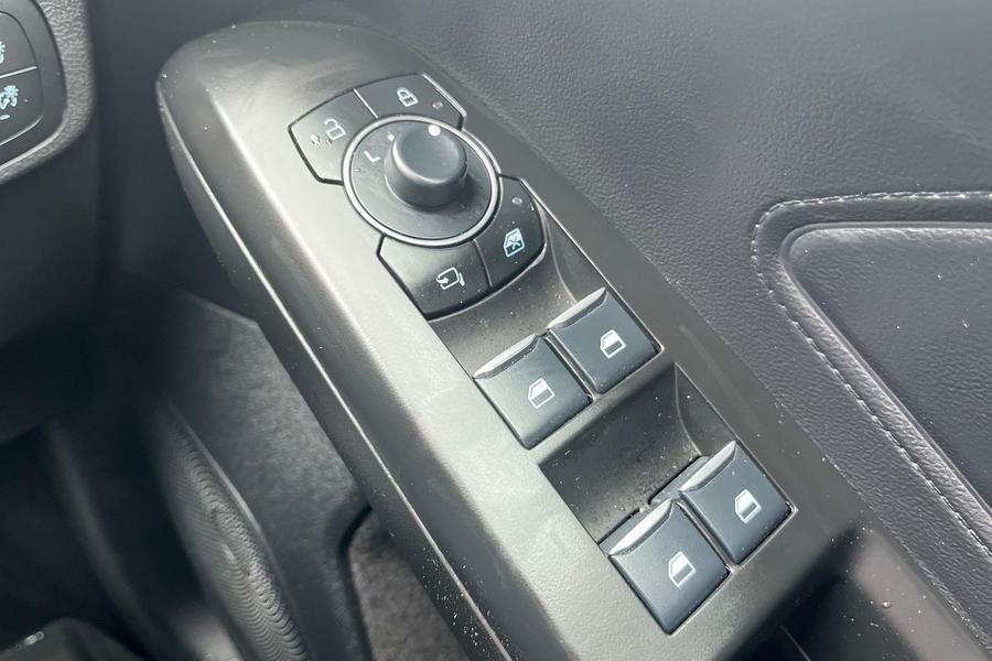 Ford FOCUS Photo autoimg-f5cf934b1fd83764d25b35a2e1f3c56560f18afb.jpg