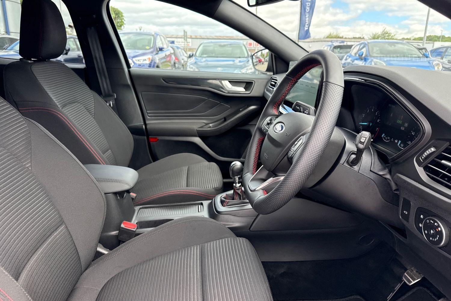 Ford FOCUS Photo 16