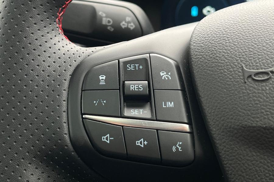 Ford Kuga Photo autoimg-f5e2204e3577f4234bccd133e1f911ad4c10826e.jpg