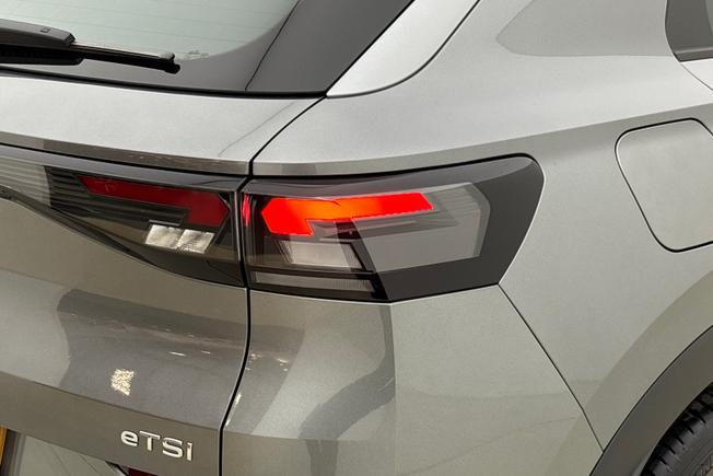 VOLKSWAGEN T-Roc Photo 18
