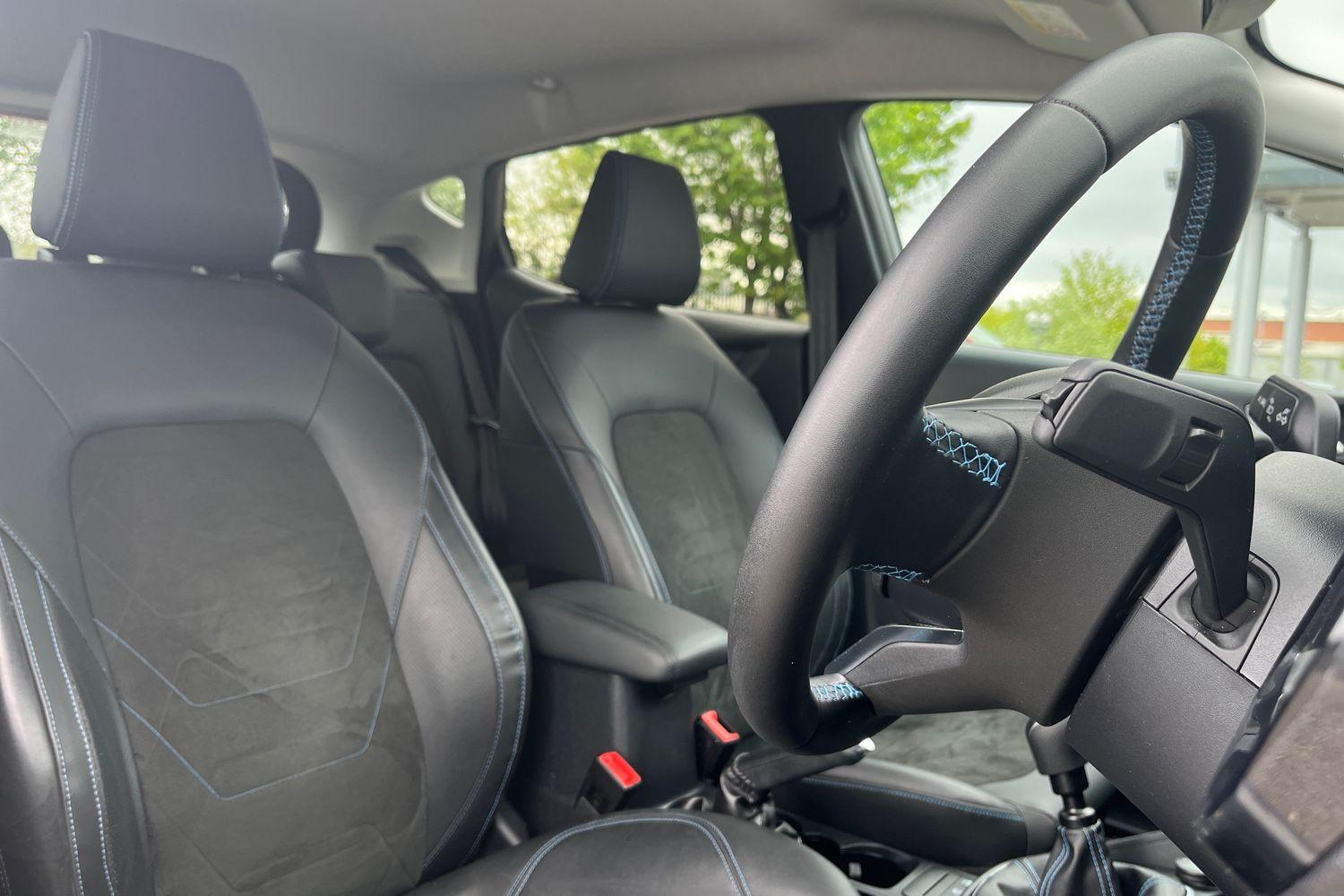Ford FIESTA Photo 16