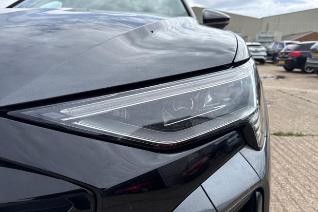 AUDI Q8 E-Tron Photo 60