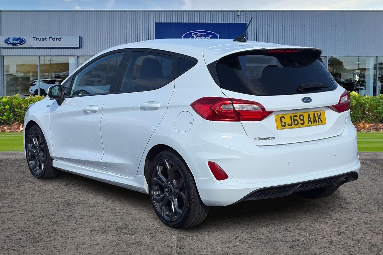 Ford FIESTA Photo 1