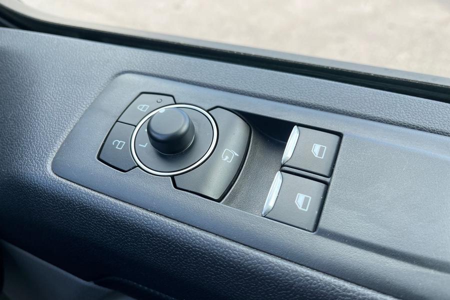 Ford TRANSIT CUSTOM Photo autoimg-f5f3f9c0cc22a12c42ba9db91d274ffa5ae4c3e2.jpg
