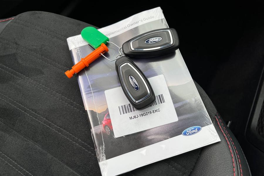 Ford KUGA Photo autoimg-f5fb8a5c6be159f382e6fe1e1e880da32dfcb885.jpg