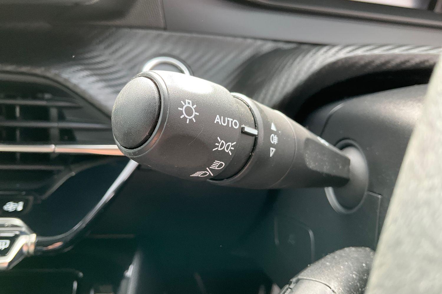 Peugeot 208 Photo 13