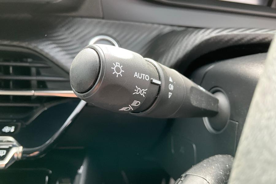 Peugeot 208 Photo autoimg-f6012f674ca2f7ccd790594fc7e977f100e4dd6c.jpg