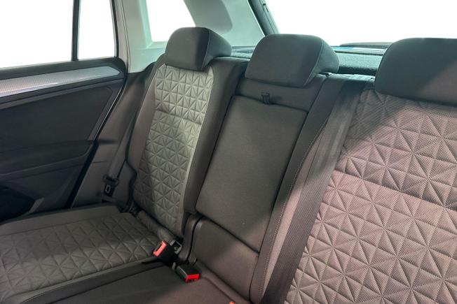 VOLKSWAGEN Tiguan Photo 9