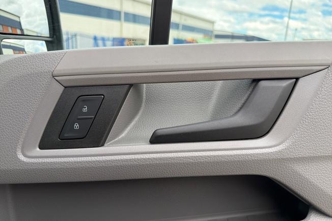VOLKSWAGEN Crafter Photo 35