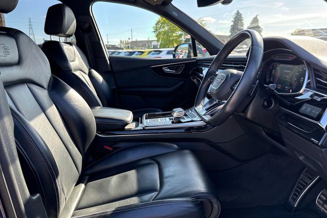 AUDI Q7 Photo 43