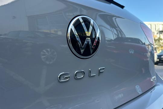 Volkswagen Golf Photo autoimg-f60a7d02d03f9a55be6770629bfd18815e4648ab.jpg