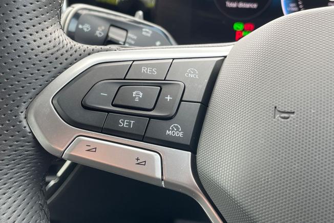 VOLKSWAGEN Passat Photo 16