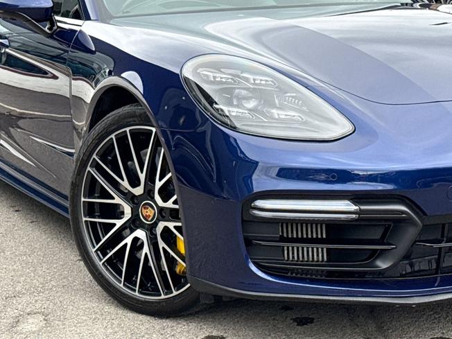 PORSCHE Panamera Photo 19
