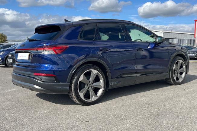 AUDI Q4 e-tron Photo 32
