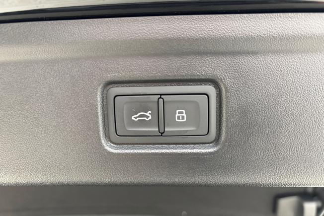 AUDI S6 E-Tron Avant Photo 22