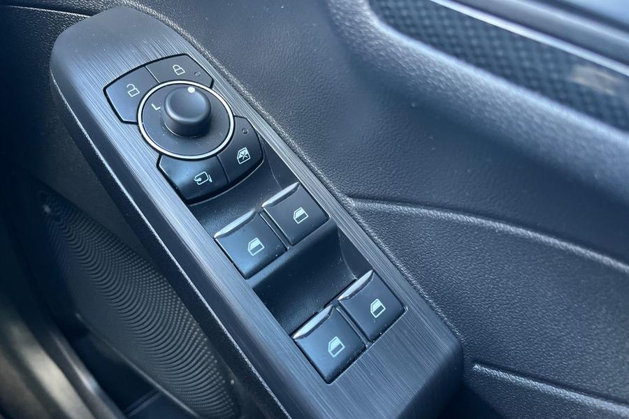 Ford Kuga Photo autoimg-f616a584966f4799295f18a3dfa3b8c6fae6445d.jpg
