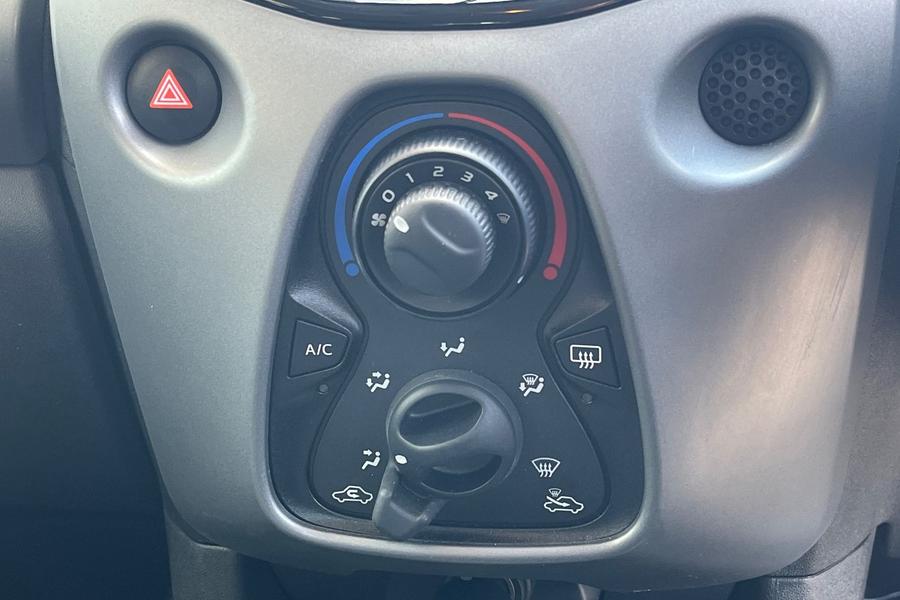 Toyota AYGO Photo autoimg-f617716c95053f0ebab57f04dd90690554a53ac3.jpg