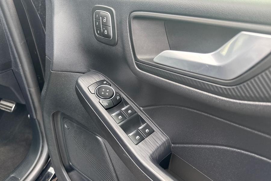 Ford KUGA Photo autoimg-f619e3592e566926589f719349cecd2361275332.jpg