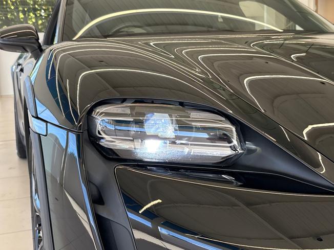 PORSCHE Taycan Photo 21