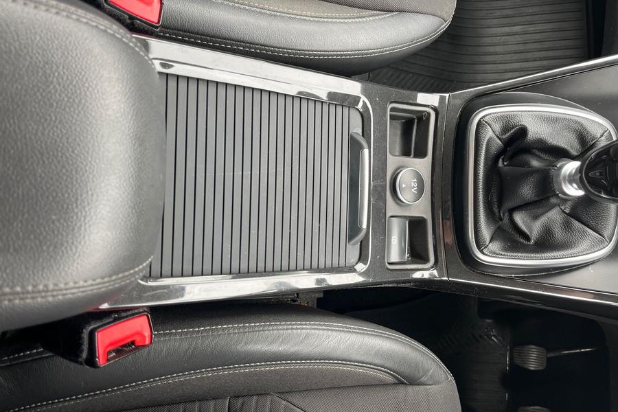 FORD KUGA Photo autoimg-f620215ecb4d64a46c63b3df7d0e918e89906f6d.jpg