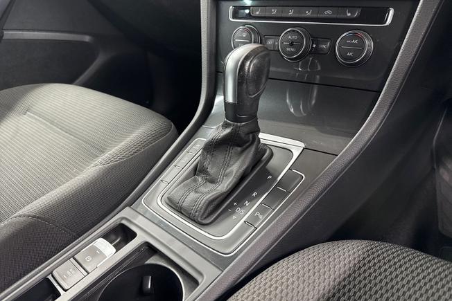 VOLKSWAGEN Golf Photo 23