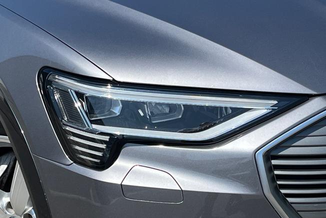 AUDI e-tron Photo 19