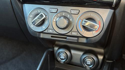 Suzuki SWIFT Photo autoimg-f6298308bf1bedf7e2ea186dc9fb84127ffc0162.jpg