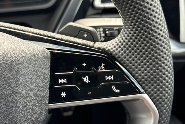Audi Q4 Photo 17