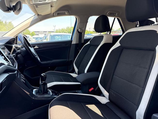 VOLKSWAGEN T-Roc Photo 36