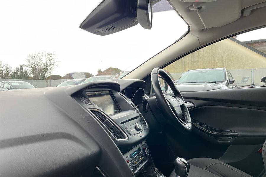 Ford FOCUS Photo autoimg-f63a00aca5cd84aed303c25cccc68522ff091dc3.jpg