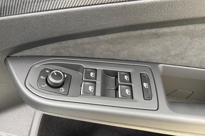 VOLKSWAGEN Golf Photo 28