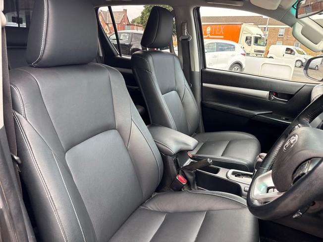 TOYOTA Hilux Photo 48