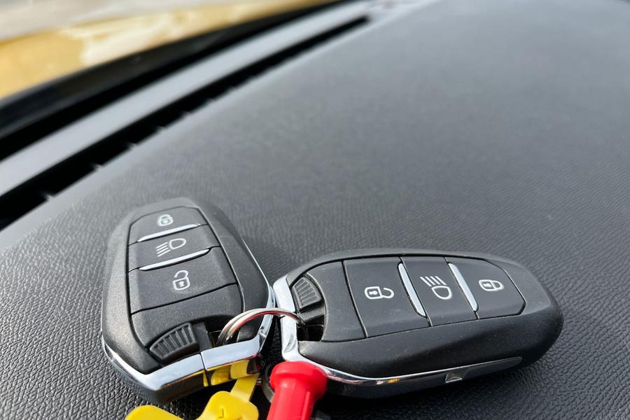 Peugeot 208 Photo autoimg-f63dfeda68059ac759f4feff174e5f3efd6a5910.jpg