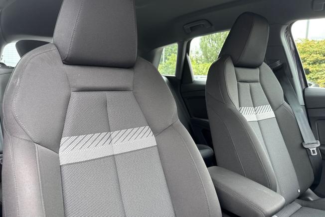 AUDI Q4 E-Tron Photo 32