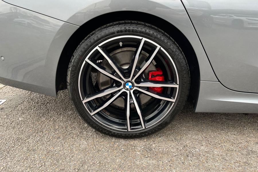 BMW 3 SERIES Photo autoimg-f64e6e3909daa7a68b423b8018b5f5eece72f3d7.jpg