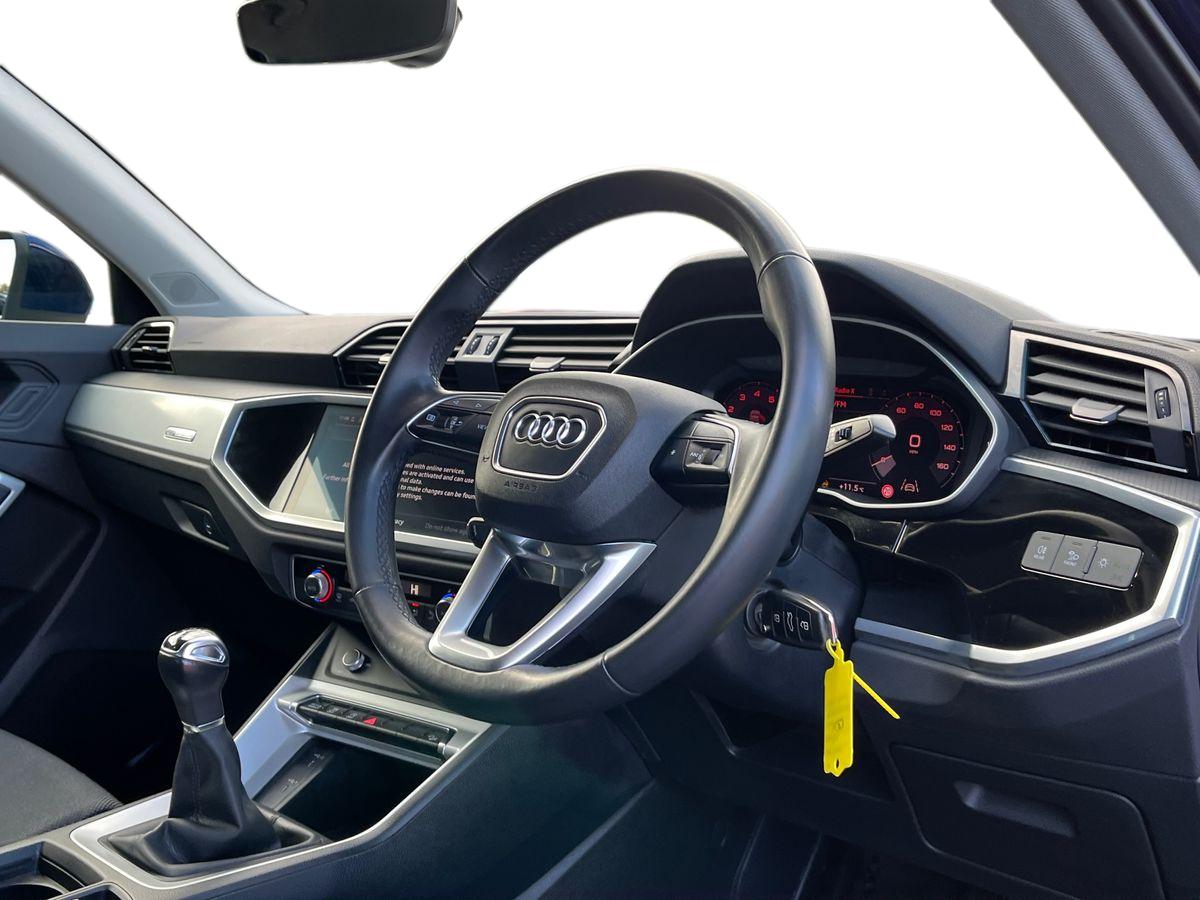 Audi Q3 Photo 18