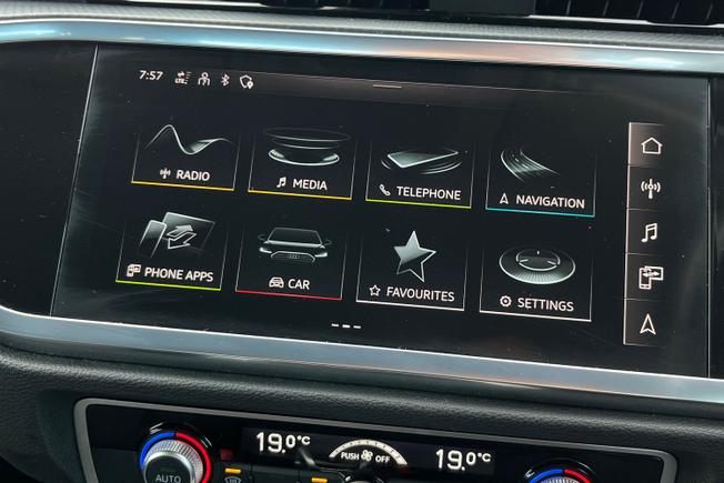 AUDI Q3 Photo 13
