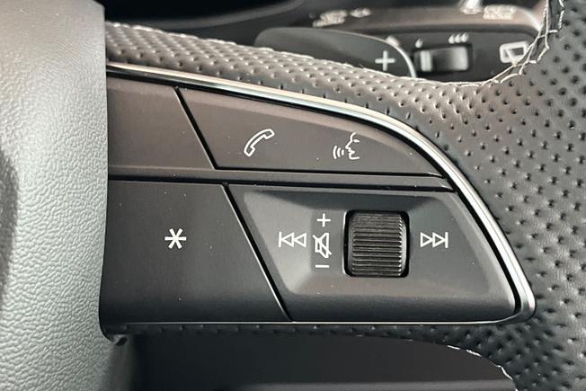 AUDI Q8 Photo 17