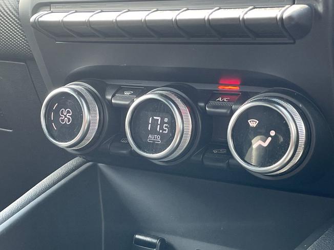 RENAULT Captur Photo 39