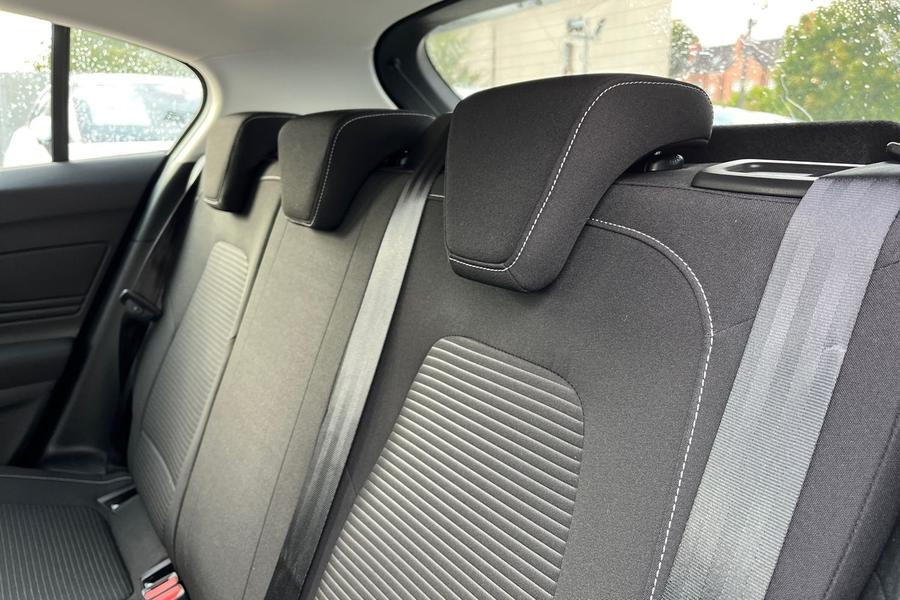 Ford FOCUS Photo autoimg-f65ce2ad71aa0d97f2c66c245364ff5486fe6ea2.jpg