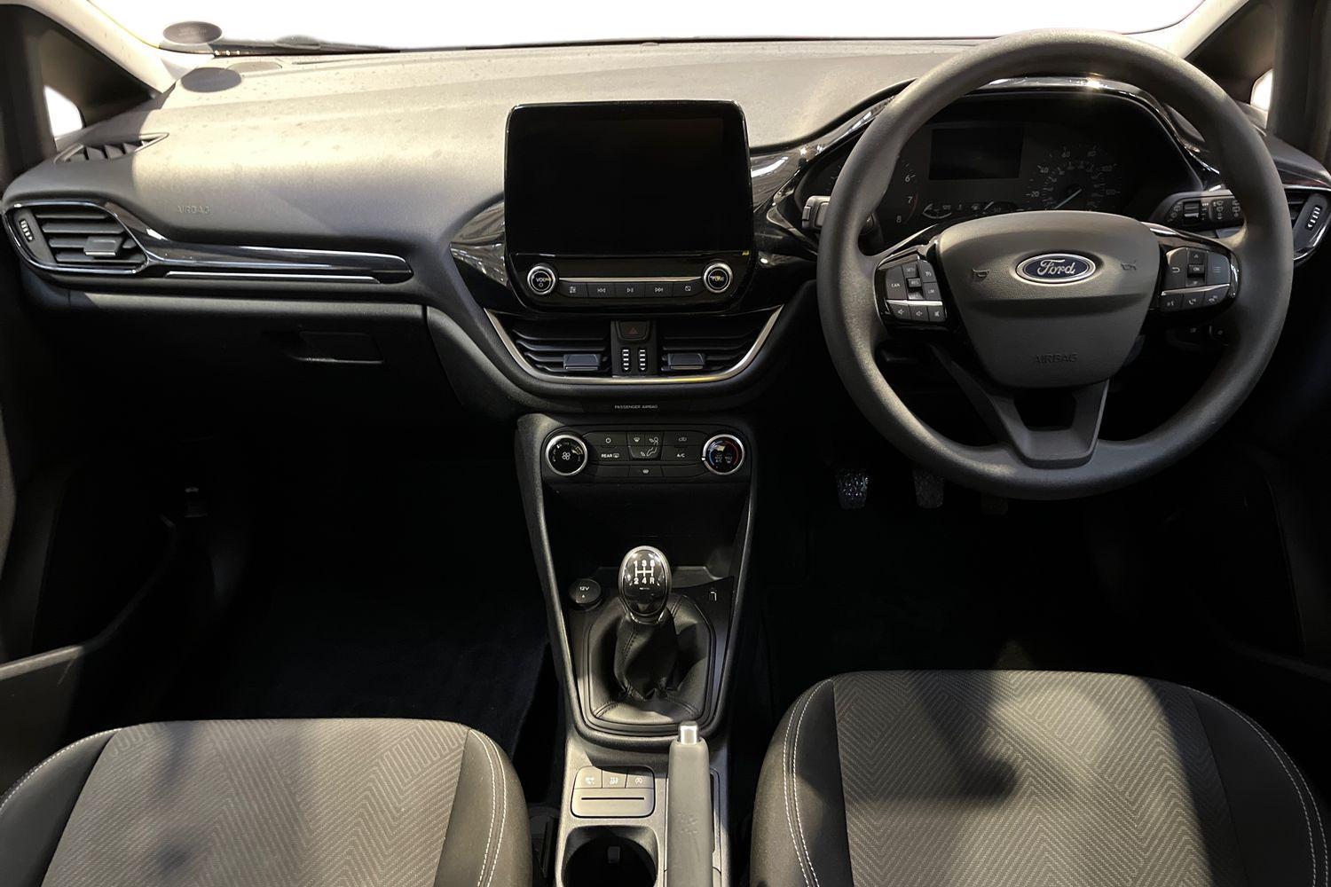 Ford FIESTA Photo 9